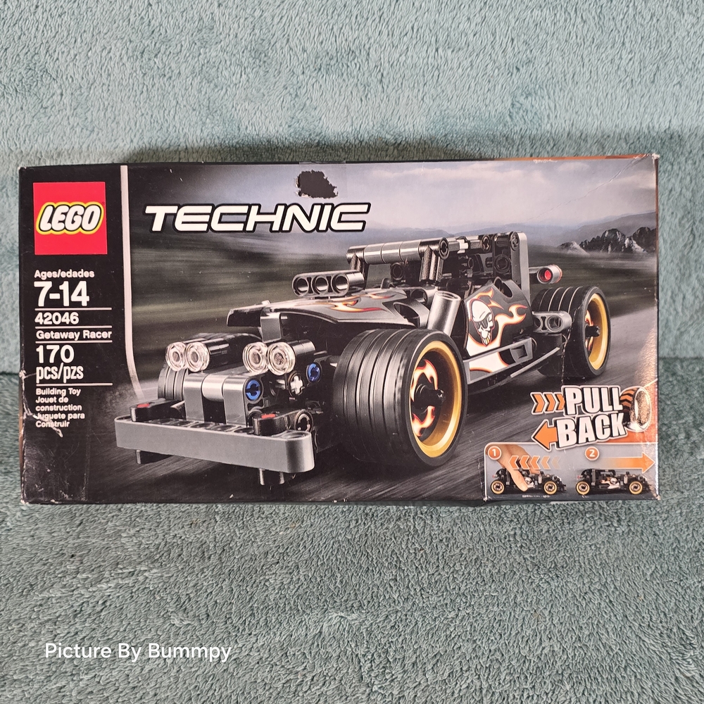 NIB LEGO Technic Getaway Racer set 42046.